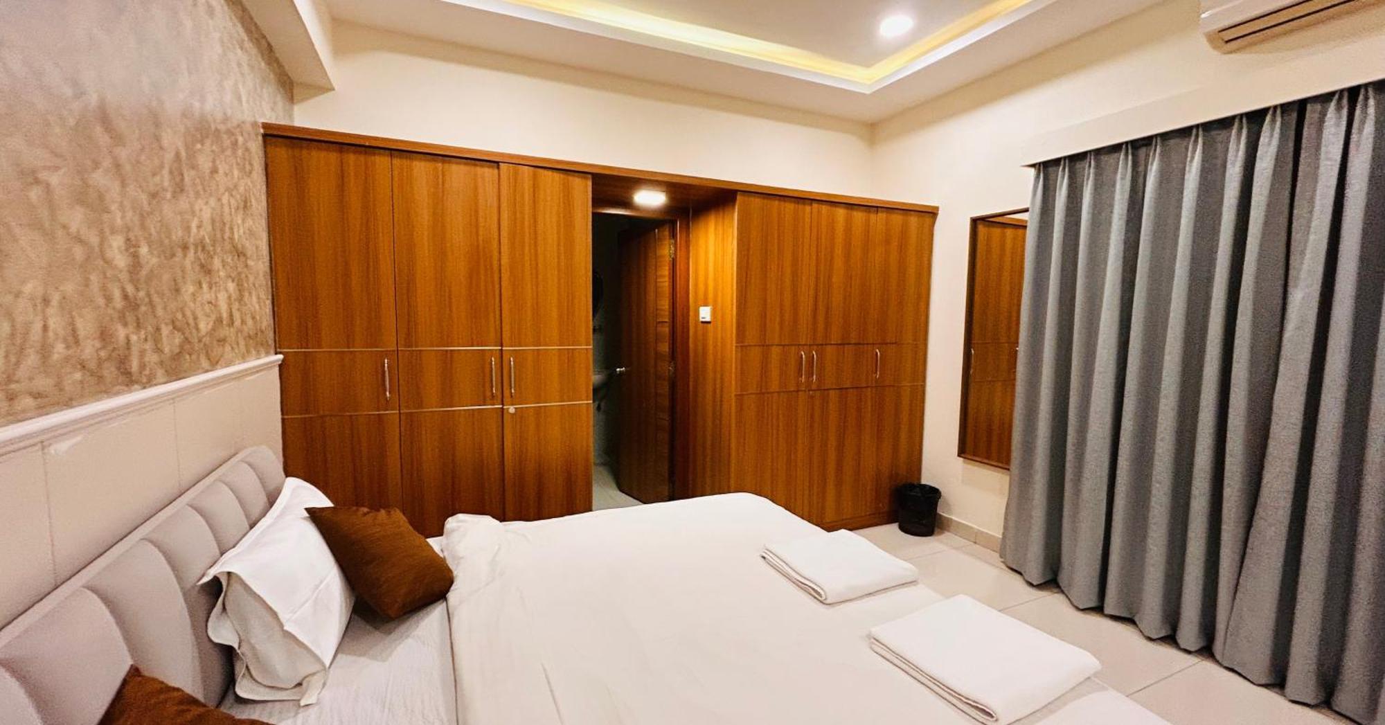 Dcasa Apartment Hotel Hyderabad Exterior foto
